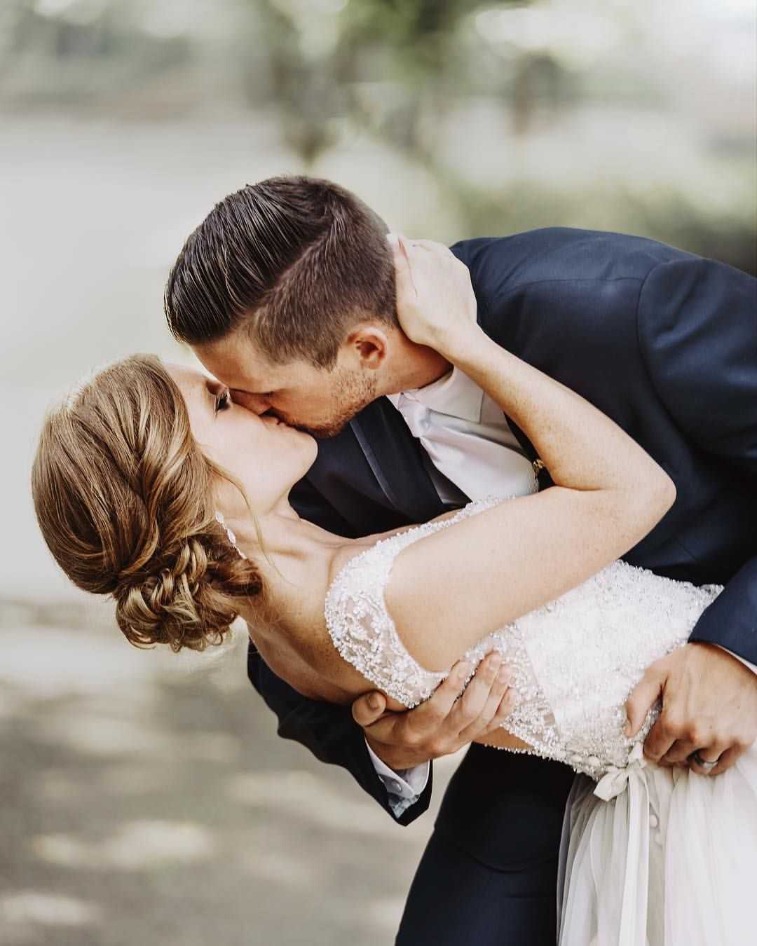 50 потрясающих поз для свадебной фотосессии | wedding blog