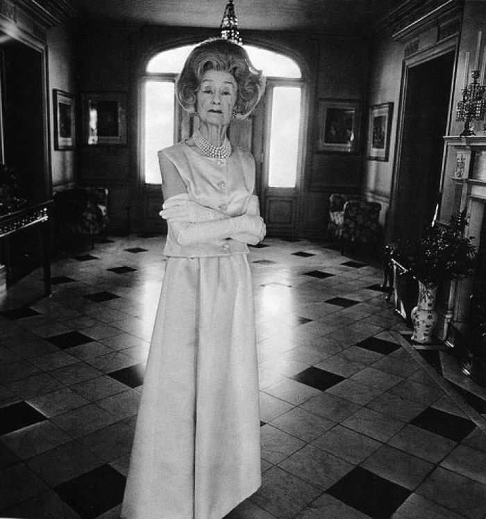 Знаменитый американский фотограф Диана Арбус Diane Arbus очень не любила, когда ее называли мастером съемки фриков Однако в историю она вошла, прежде всего, как один из первых фотографов, кто умел снимать людей с физическими отклонениями