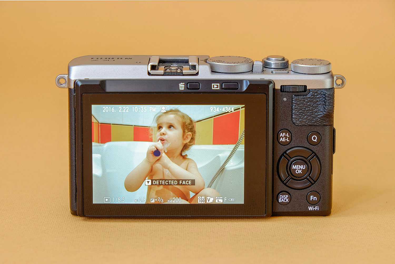 Fujifilm x100f mirrorless digital camera review