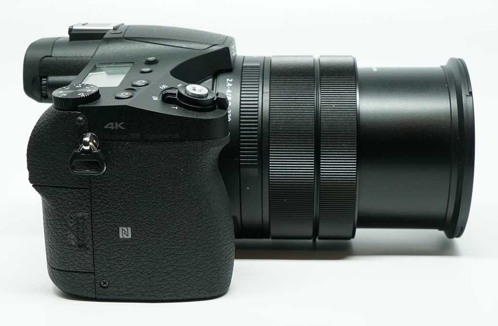 Sony Cyber-Shot RX10 III может похвастаться мощным зум-объективом с диапазоном фокусных расстояний 24-600mm и светосилой F24-4 Скорость