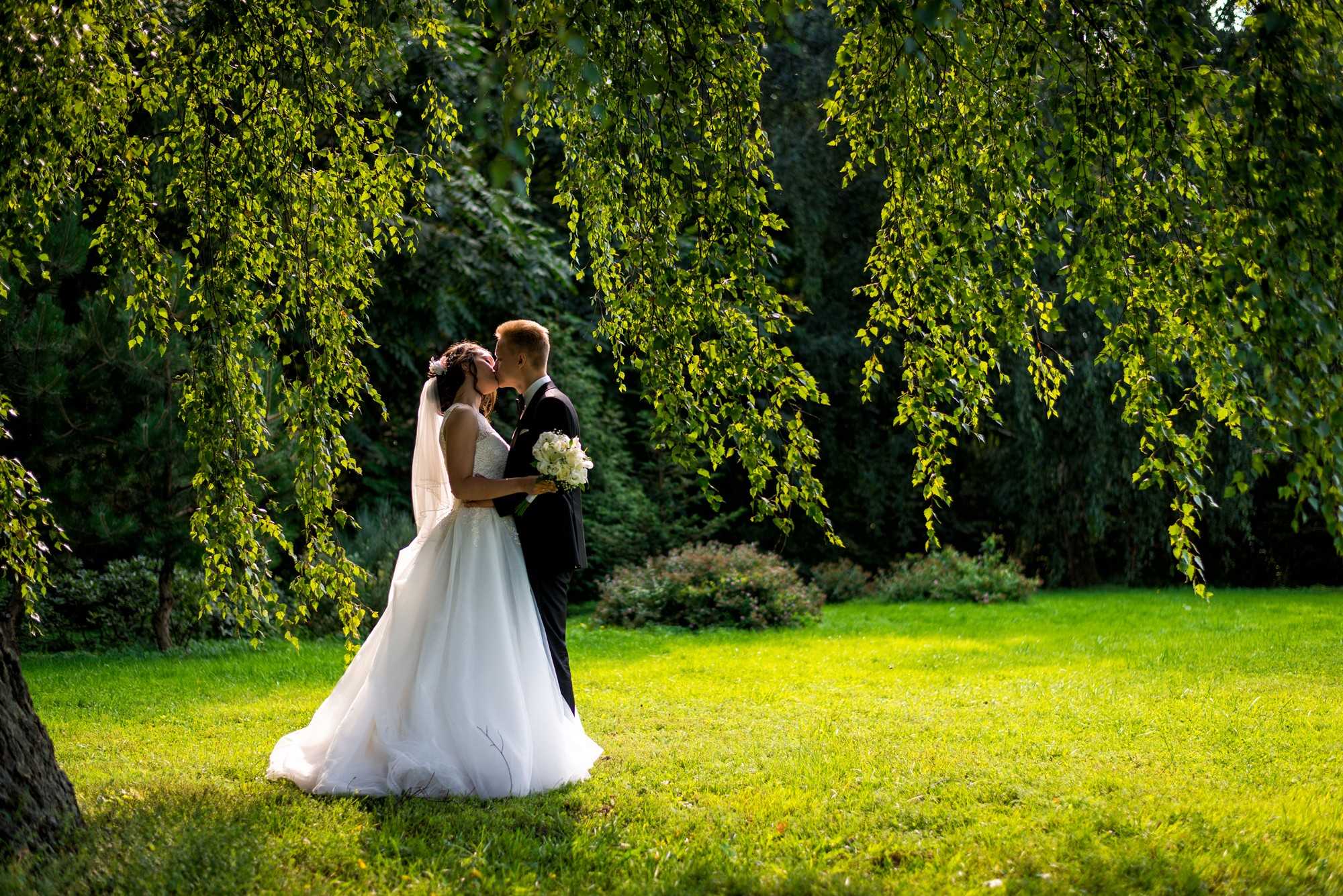 11 самых востребованных свадебных фотографов россии: сдаём явки и пароли | wedding magazine
