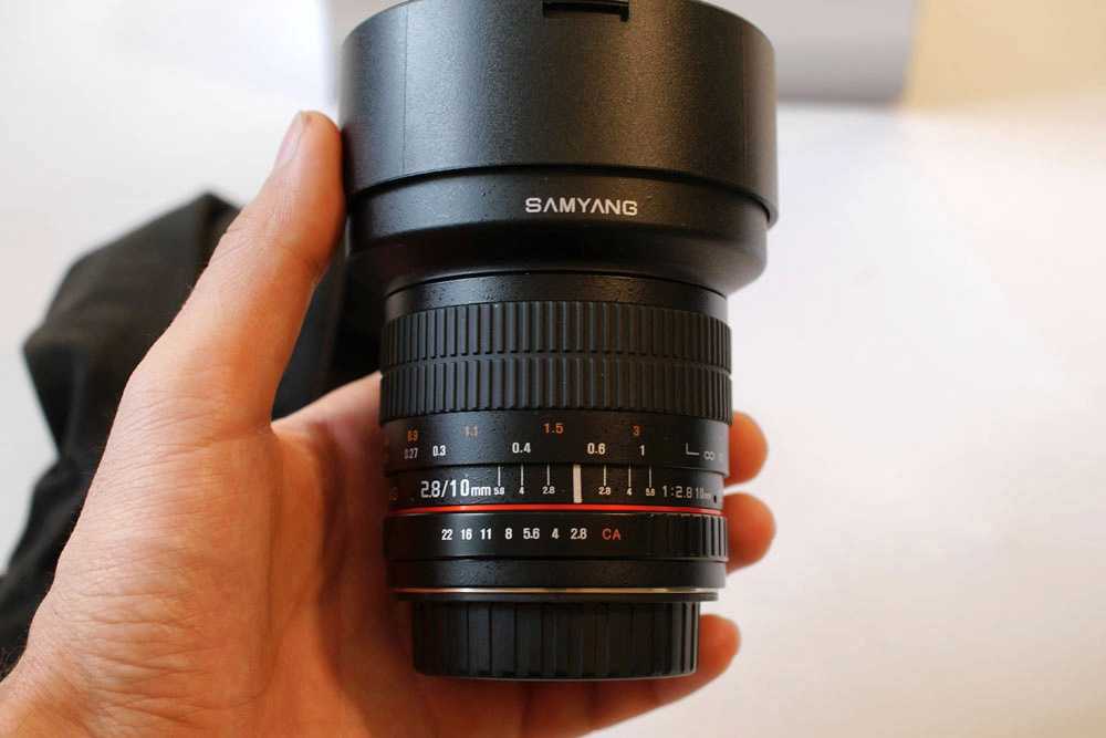 Док-станция Samyang Lens station - устройство предназначенное для настройки функций и обновления прошивки автофокусных объективов Samyang