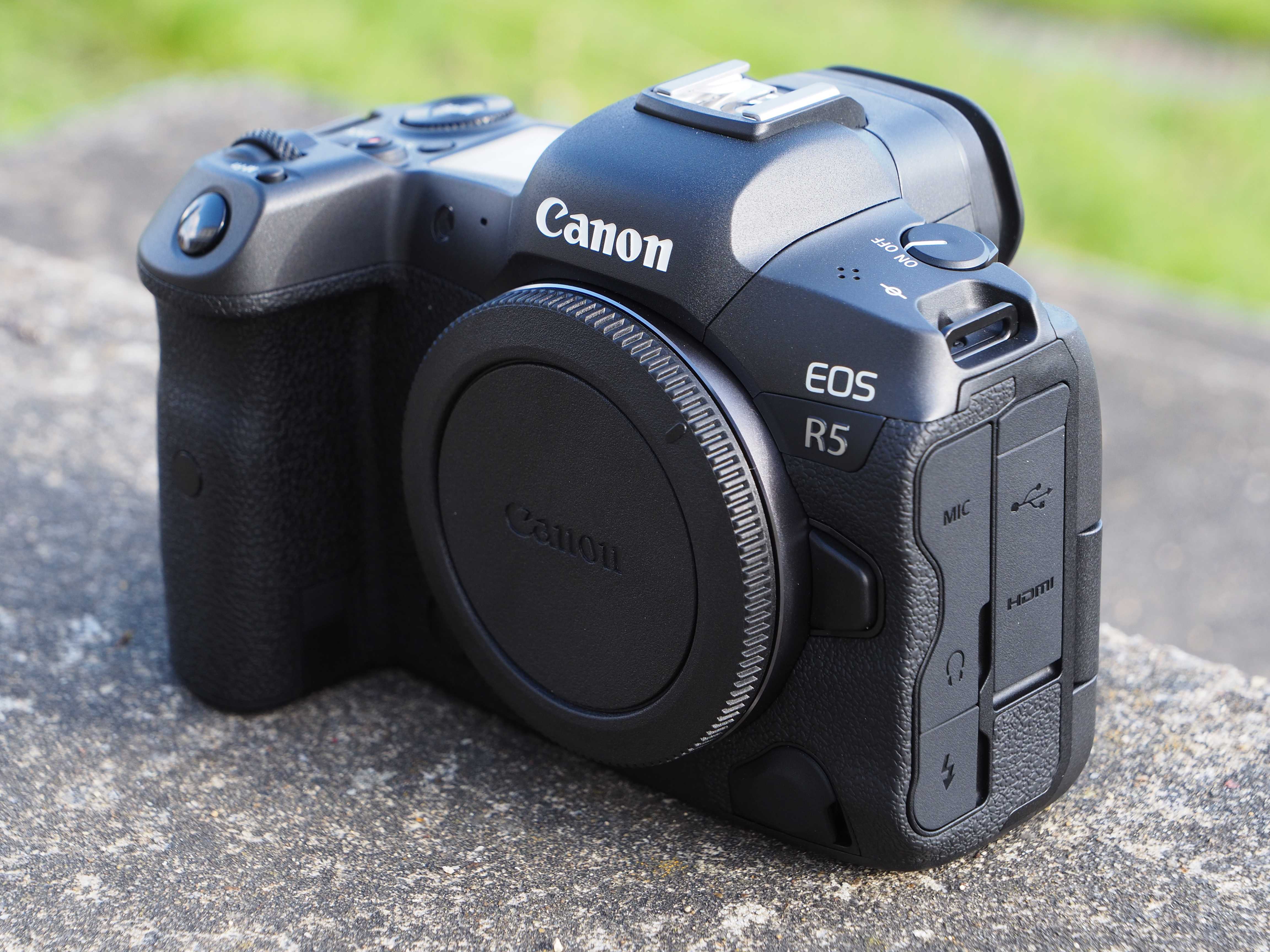 В сети не так много информации о том, что Canon готовит к выпуску новую модель цифровой зеркалки Canon EOS 3D Её место будет между такими