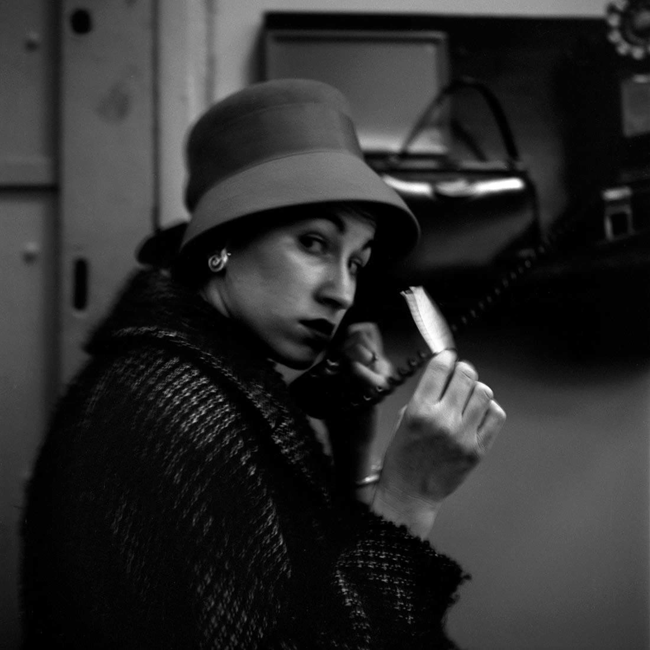 История американской фотохудожницы Вивьен Майер ©Vivian Maier - интересный случай славы, пришедшей к фотографу лишь после смерти Ее тщательно собранный архив из почти ста тысяч негативов никто не видел, он был обнаружен случайно, и произвел настоящий